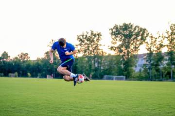 官方：阿尔瓦雷斯对瑞士的世界波当选世界杯1/4决赛及半决赛阶段最佳进球（配图示意）
